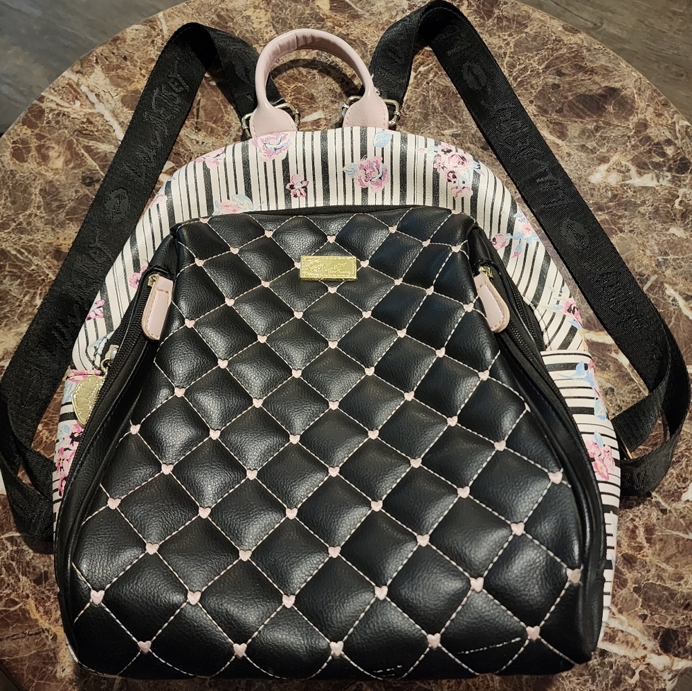 Black And Pink Quilted Backpack Floral And Hearts - Picture 1 of 8